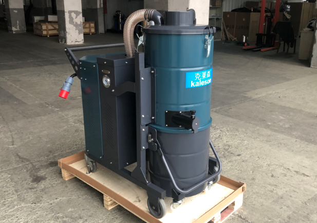大功率工業(yè)吸塵器 大功率工業(yè)吸塵器